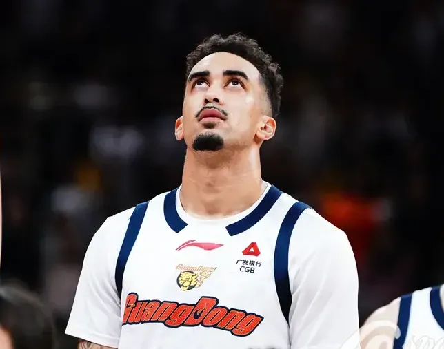 24直播网-奎因全场出战19分钟，投篮13中4得到12分5篮板2助攻2抢断