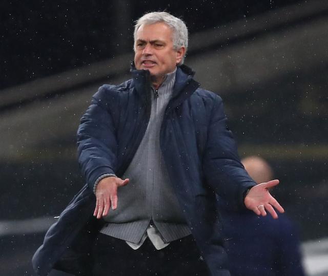 24足球直播-穆里尼奥：热刺被个人失误坑了 凯恩两个脚踝受伤